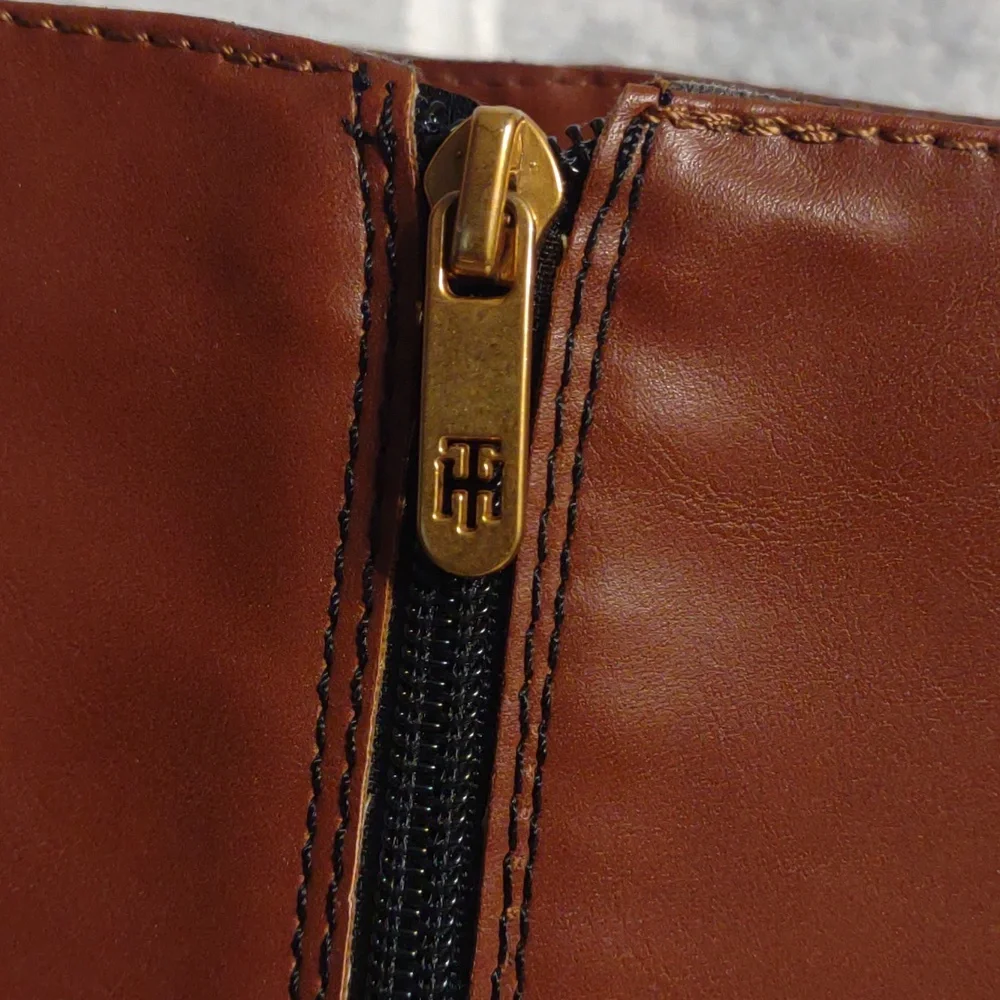 Tommy Hilfiger stylish knee